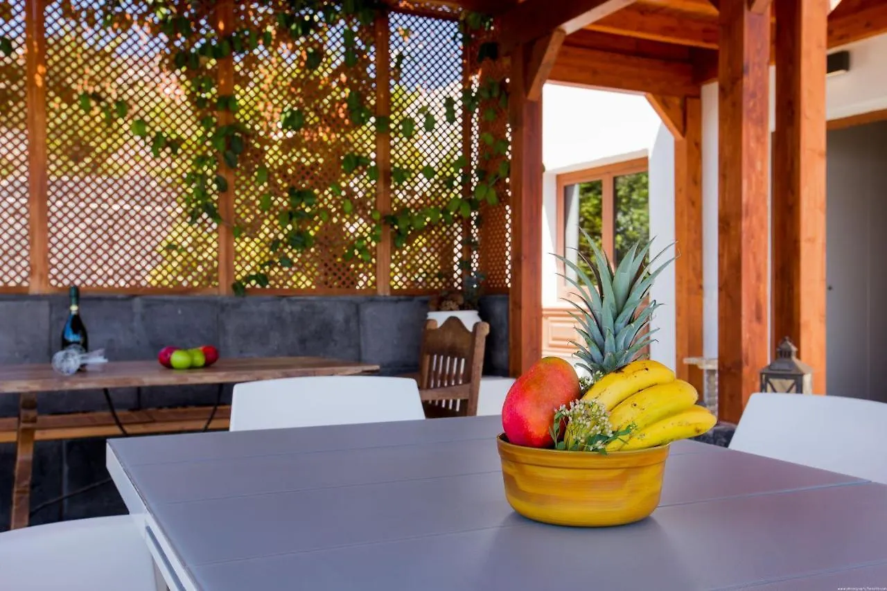 Villa Las Rosas, Los Menores, Adeje, Sea View Armenime